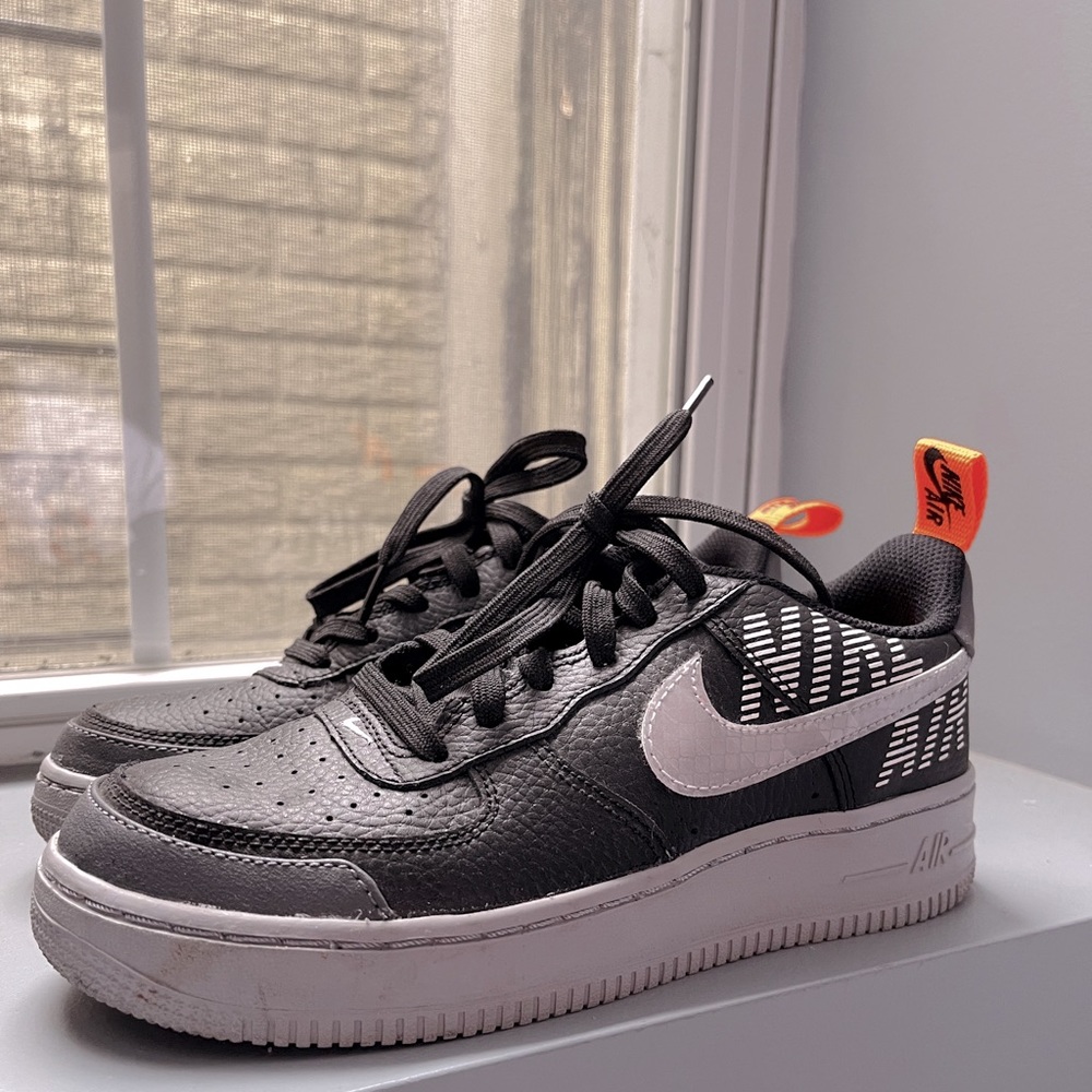 FROM PARIS Nike Air Force 1s size 6. Slightly worn, just too small for me.